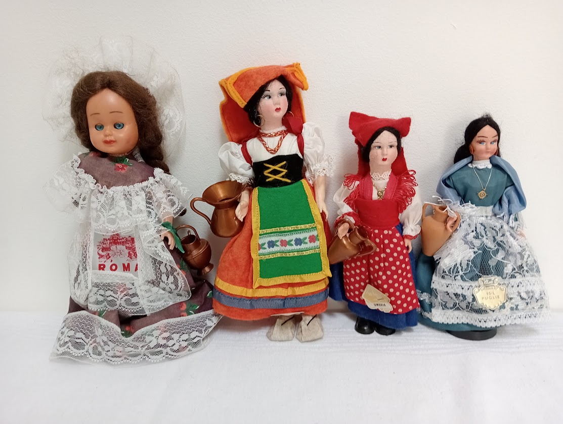 Italian dolls from a variety of regions holding water jugs