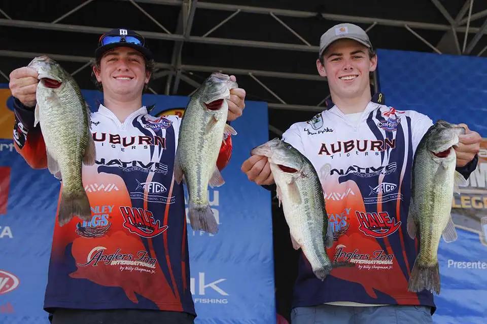 A couple of men holding fish

AI-generated content may be incorrect.