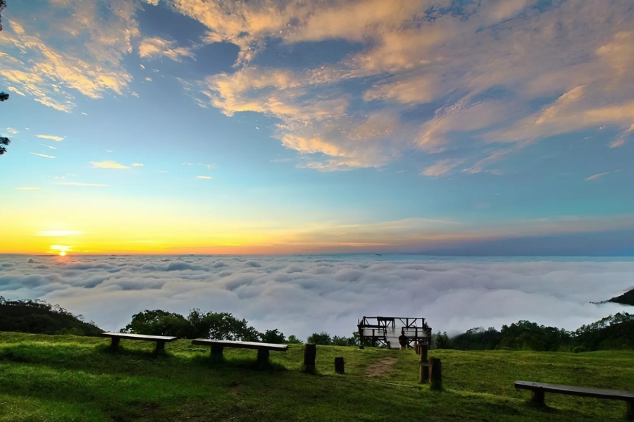 As a fairy land with a sea of clouds