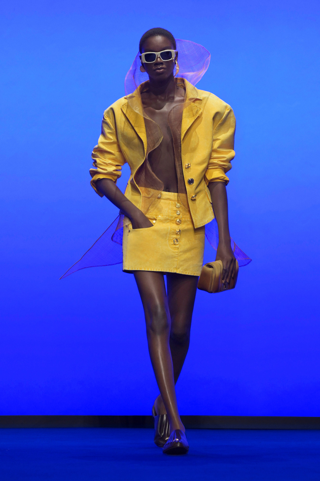 Outfit Kuning