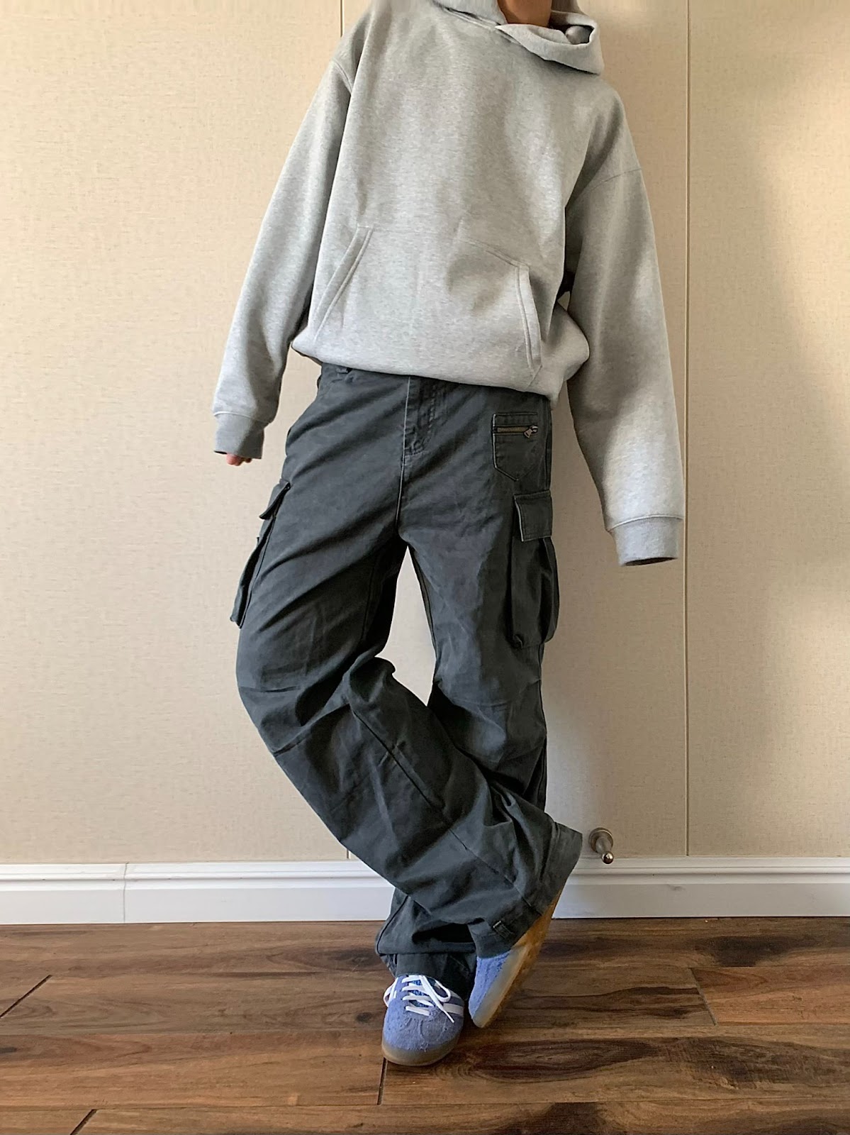 Casual Comfort: Grey Hoodie and Cargo Pants for Men