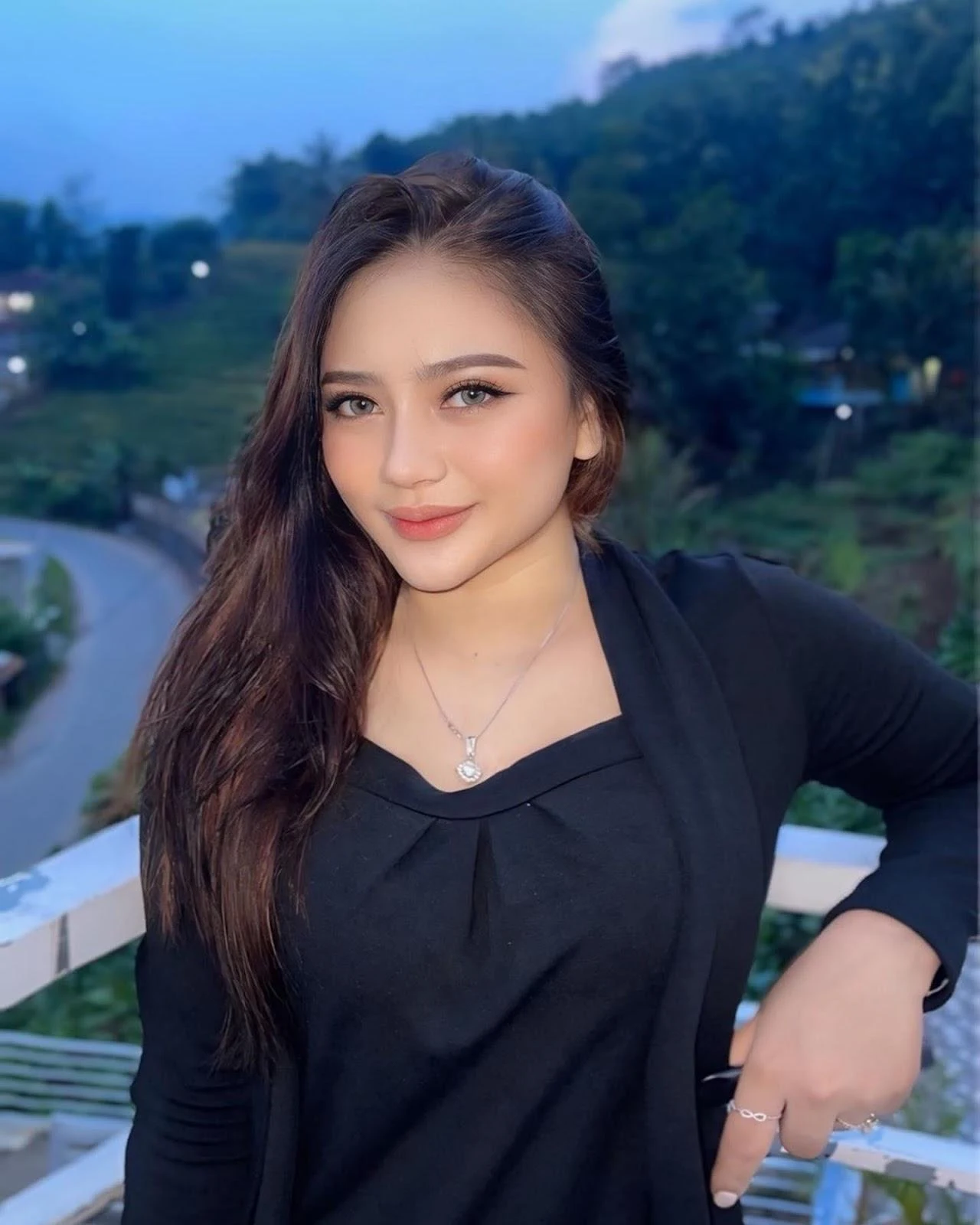 Pesona Gadis Manis dengan Senyum Tulus, senyum tulus, gadis indo, cewek manis