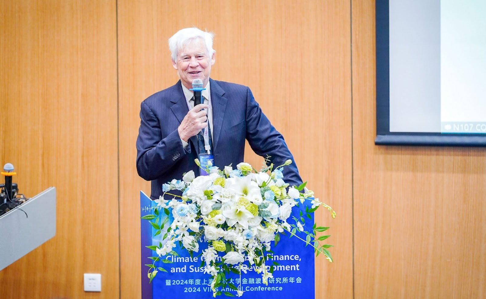 Professor Robert Engle giving keynote address