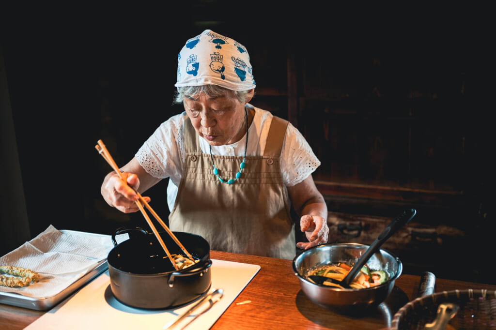 Préparation d'un repas japonais sur l'île d'Ojika à Nagasaki