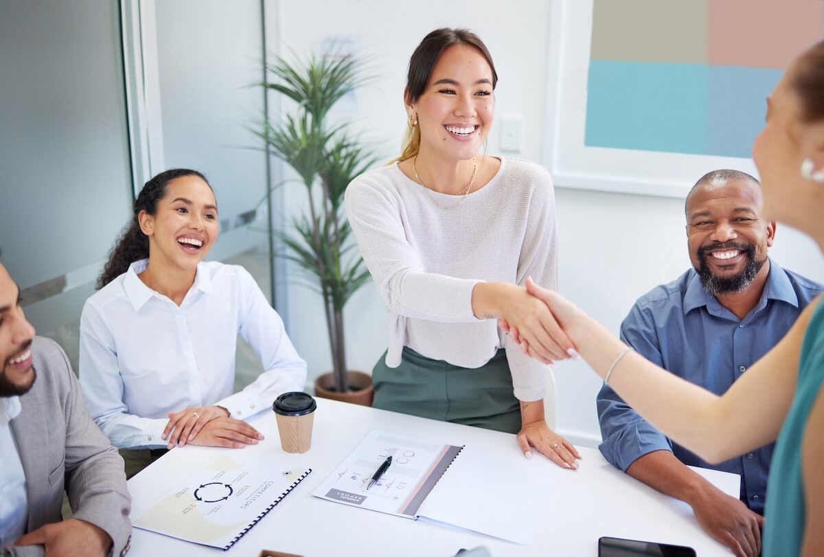 Employee shaking hands with an applicant