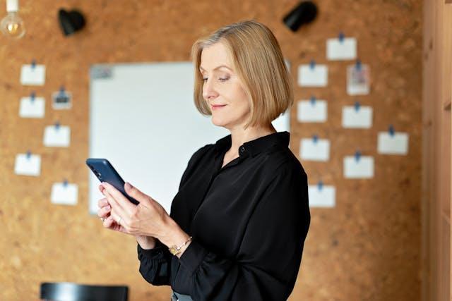 Maximizing Your LinkedIn Impact - Creative Background Photo Ideas