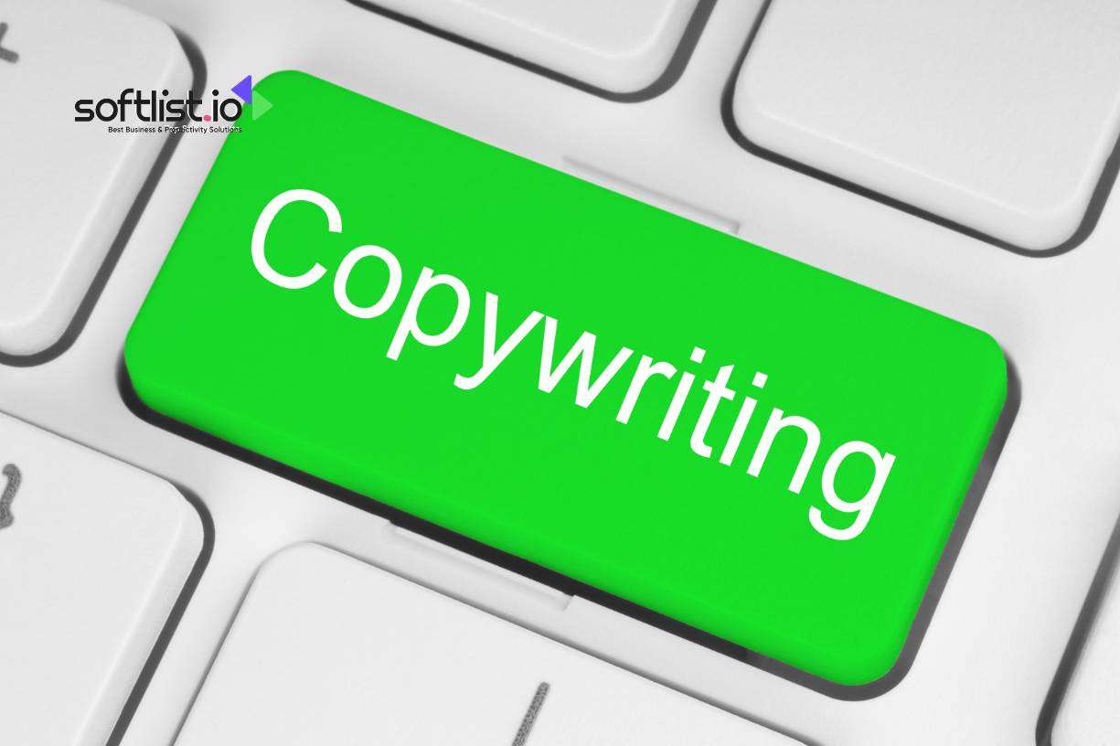 Green keyboard button labeled 'Copywriting' representing content creation