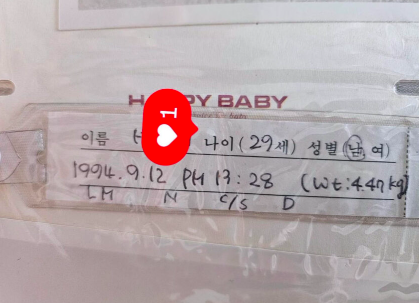 This contain an image of  BTS RM 
who was quite the chunk as a newborn! Our beloved leader weighed in at a whopping 4.47 kg (9.8 lbs) at birth. That's way above the typical Korean male newborn weight of 2.5 to 4 kg! No wonder he grew up to be one of BTS's tallest members.
