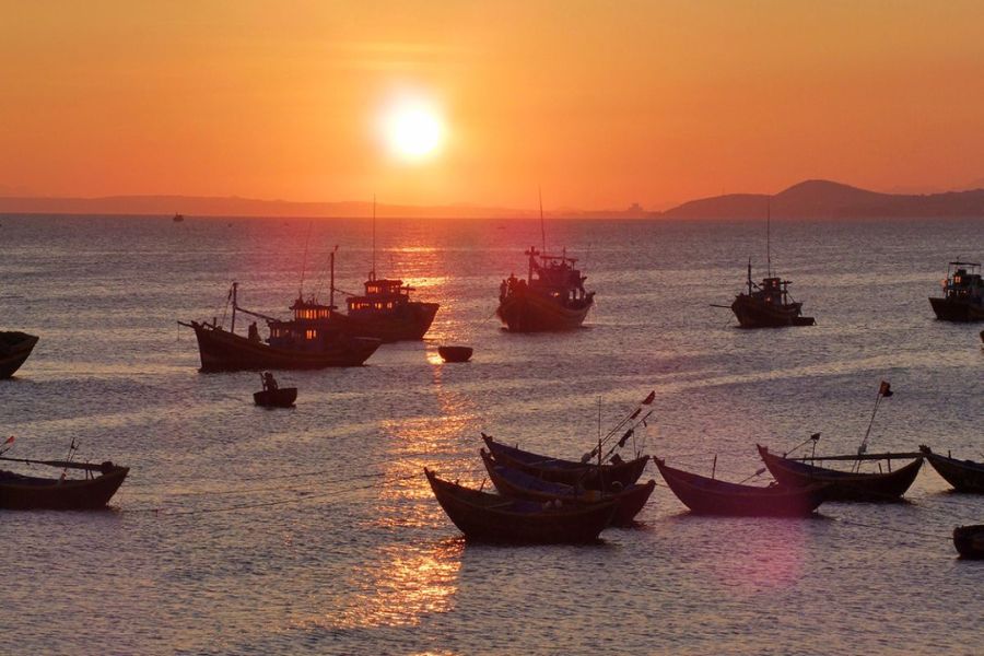 One of the most magical moments in Mui Ne Fishing Village is the sunrise. 