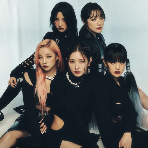 This contains an image of (G)I-DLE
group members