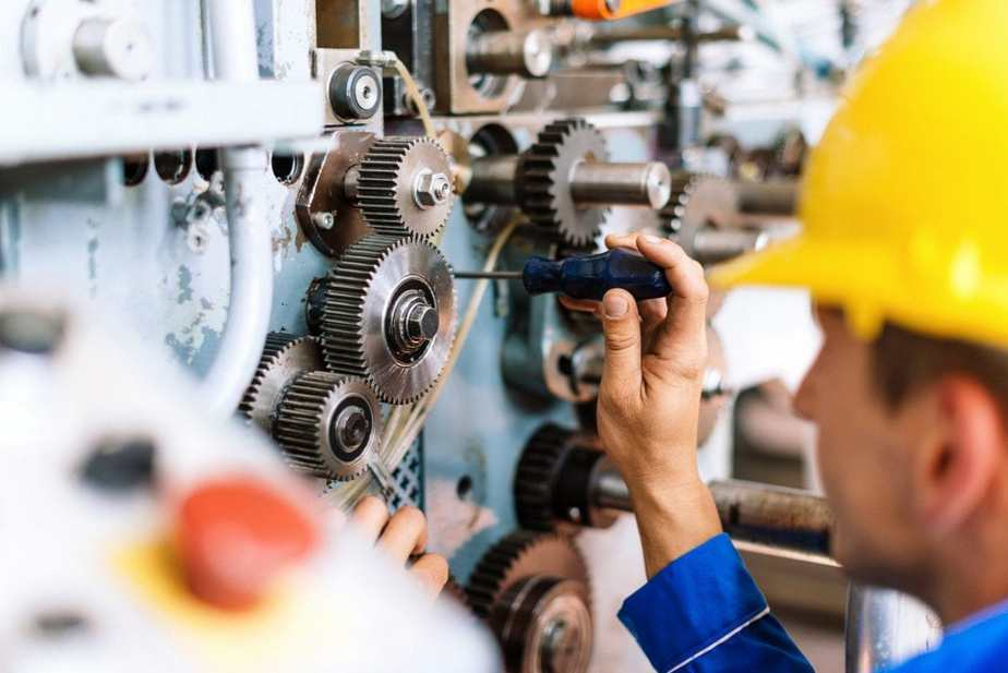 Ứng dụng của Vít Col trong xây dựng, công nghiệp ô tô, nội thất và trang trí, cơ khí chế tạo và điện tử.