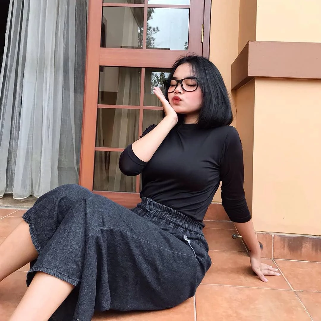 Gadis Seksi yang Membuat Setiap Sentuhan Menggoda, gadis seksi, sentuhan menggoda, cewek panas