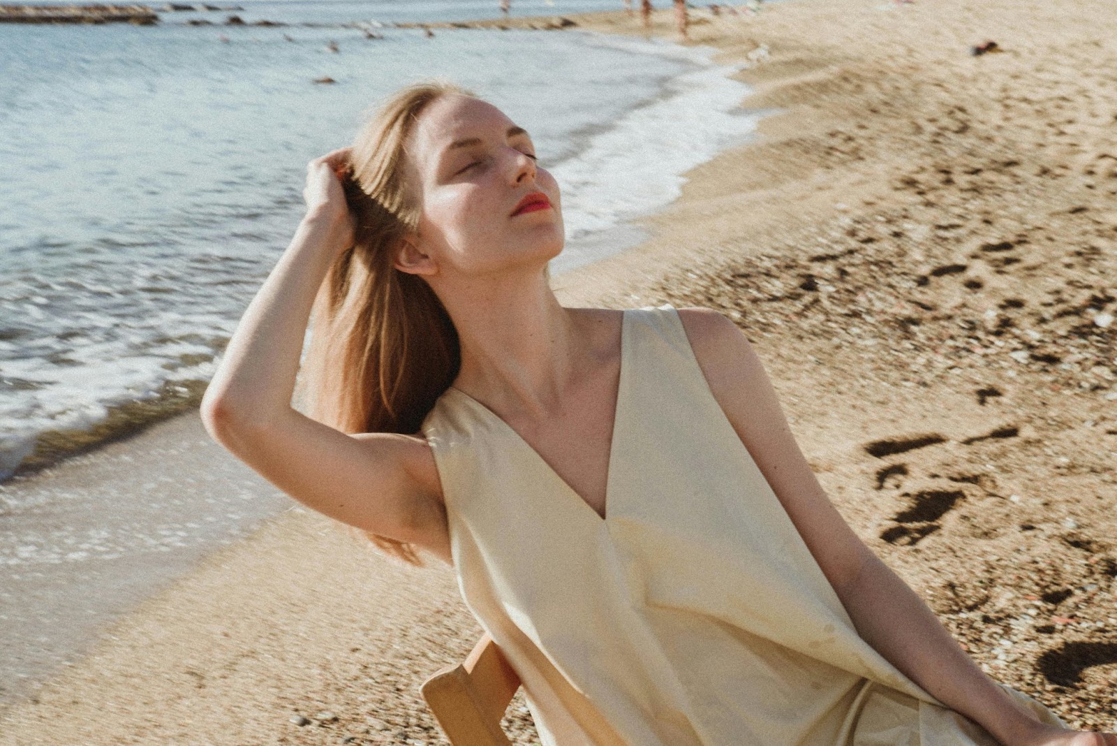 A woman with sandy blonde hairstyle