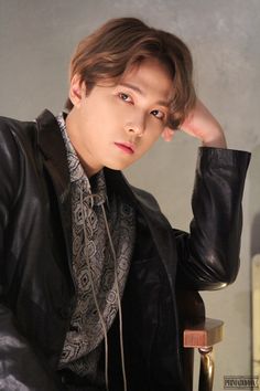 This contain: a picture of FTISLAND's Lee Hongki sitting in a chair with his hand on his head and looking at the camera