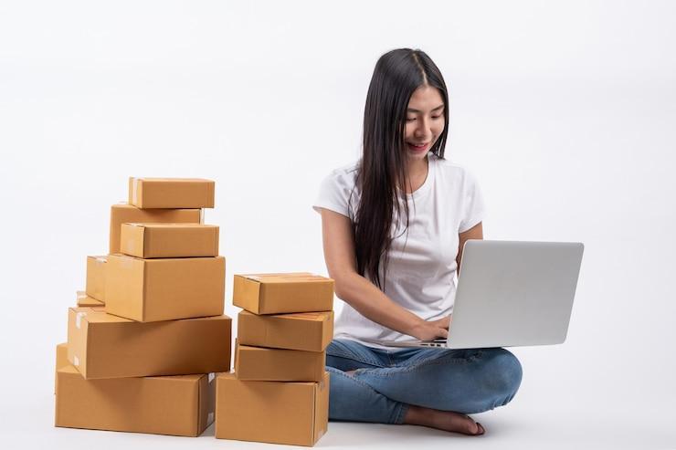 https://www.freepik.com/free-photo/happy-women-from-ordering-products-from-customers-business-owners-who-work-home-white-backg_4283069.htm#fromView=search&page=1&position=14&uuid=d0d7775c-a7b2-4a32-b3c5-4607acf2a21e&query=dropshipping