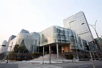 A low angle view of a building

AI-generated content may be incorrect.