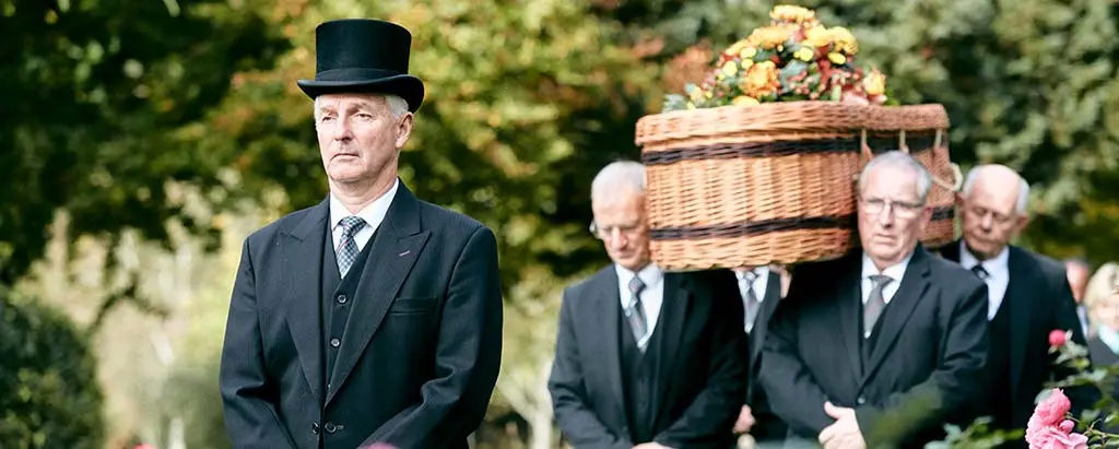 6 Benefits of Hiring a Funeral Director