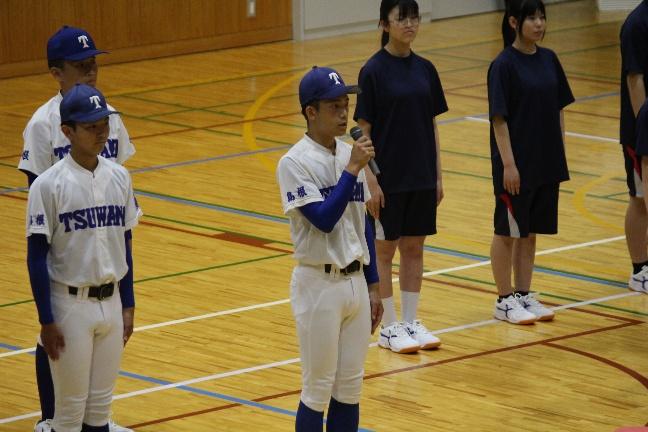 人, スポーツゲーム, 立つ, 選手 が含まれている画像

AI によって生成されたコンテンツは間違っている可能性があります。