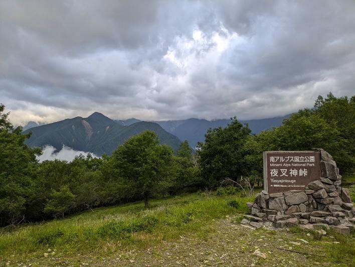 草, 屋外, フィールド, 記号 が含まれている画像

自動的に生成された説明