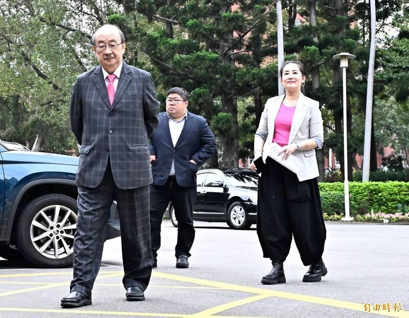 明年度中央政府總預算卡關多時,今天立法院和行政院達成共識,明天終於可以交付委員會審查。