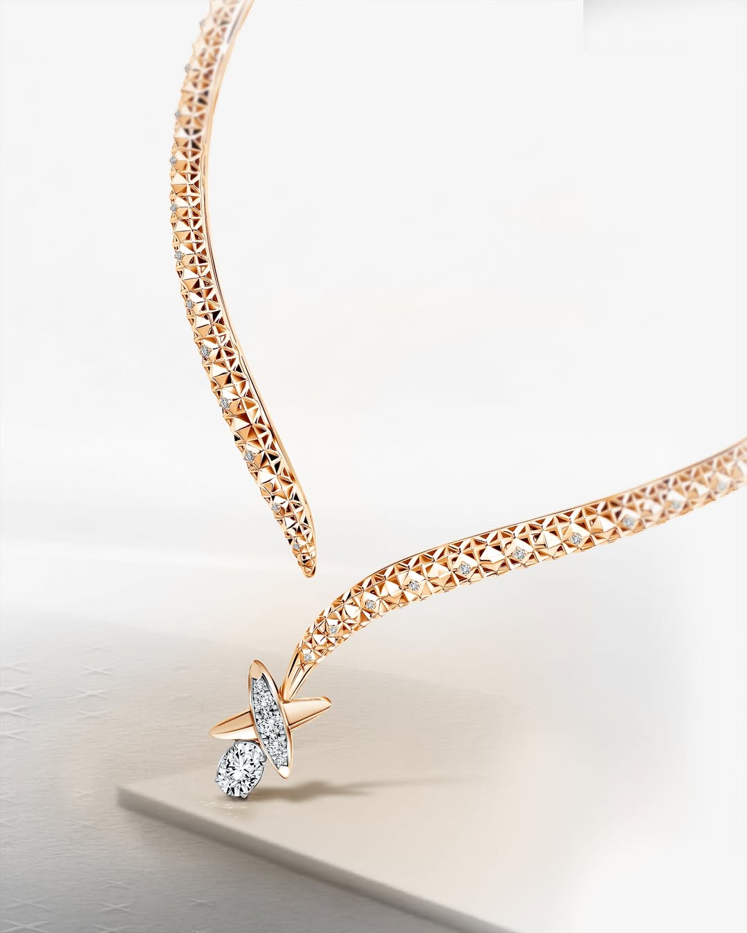 Kalung Berhiaskan Natural Diamond dari Frank & co. x Monica Ivena