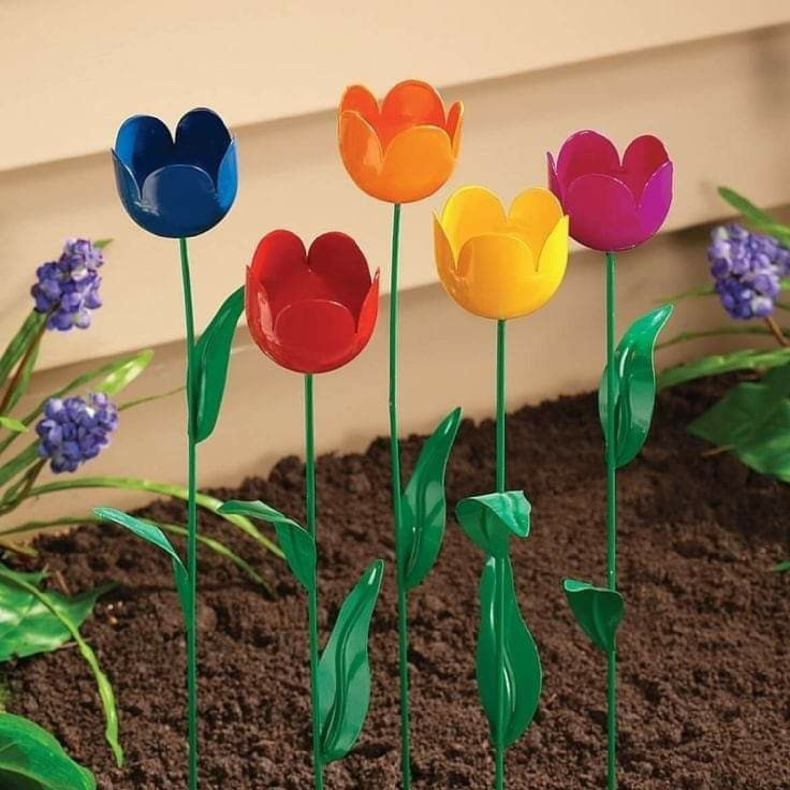 Những bông hoa sáng tạo từ bao bì chai lọ nhựa - Món quà tri ân đầy ý nghĩa cho ngày 20/11
