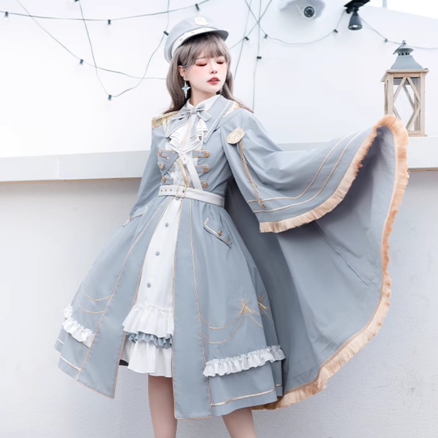 軍服ロリータのアウターケープ