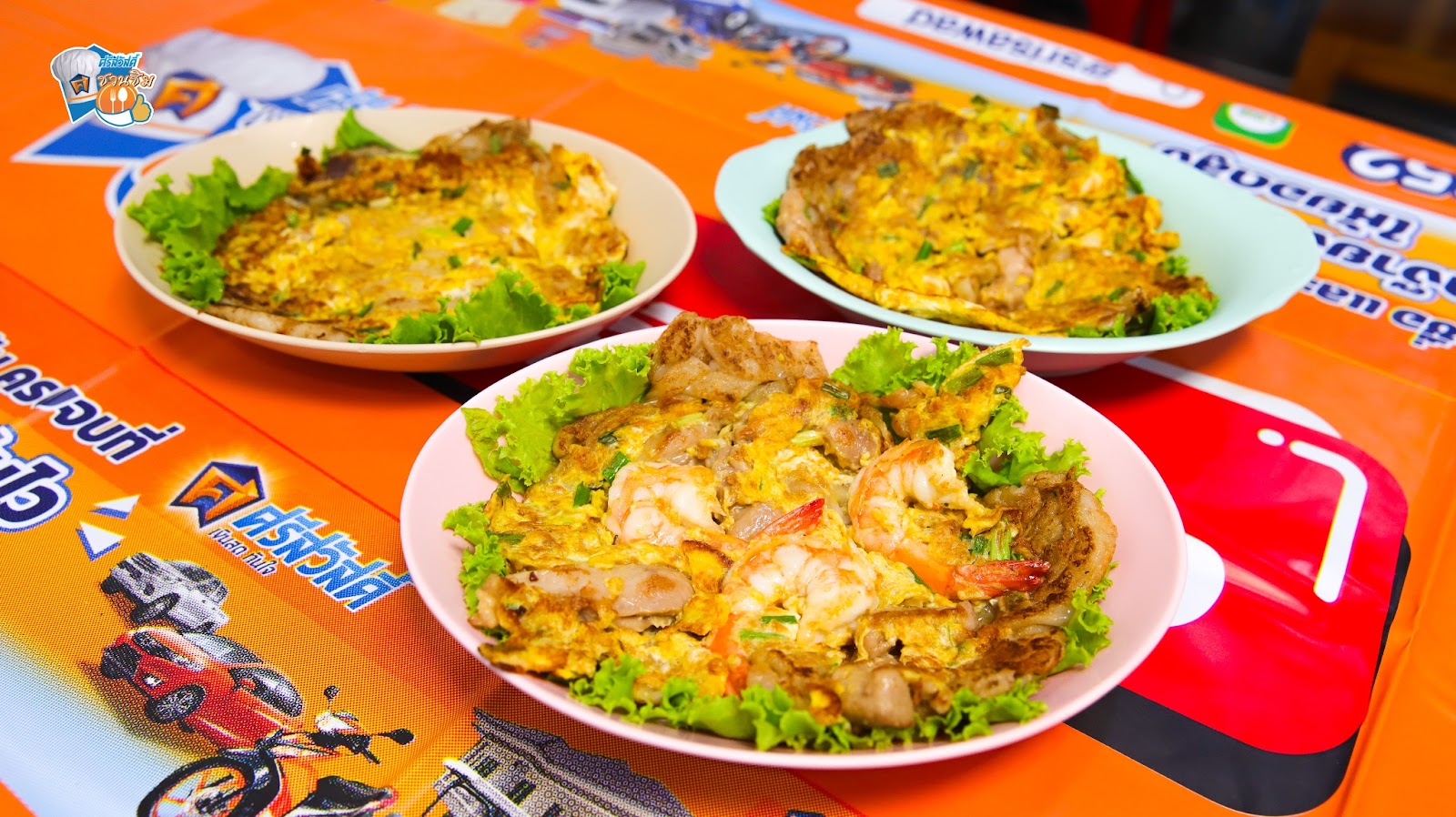 หน้าตาก๋วยเตี๋ยวคั่วไก่ของทางร้านคล้ายกับไข่เจียว ผัดได้กลิ่นหอมกระทะ