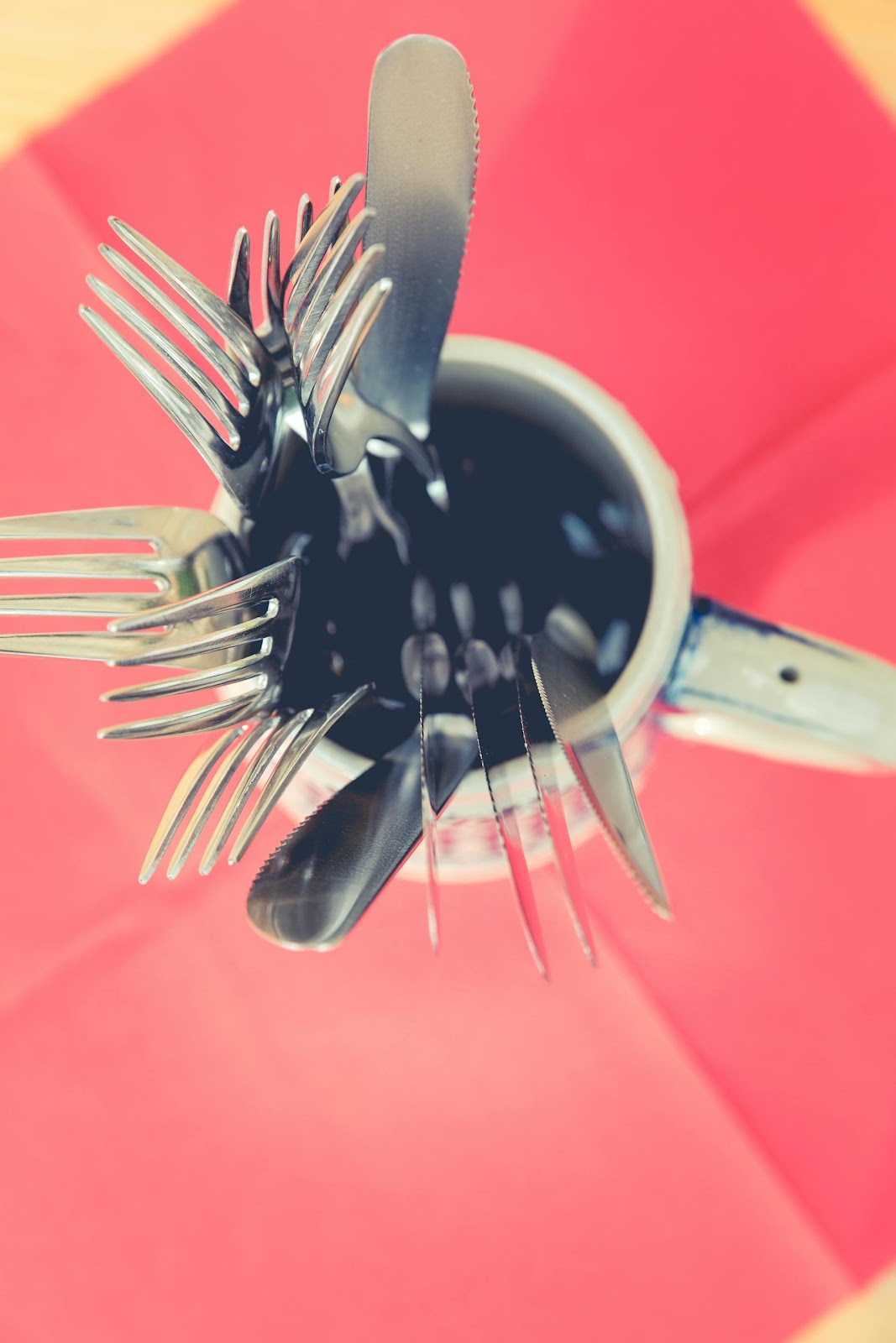 Cutlery in a jar | Source: Pexels