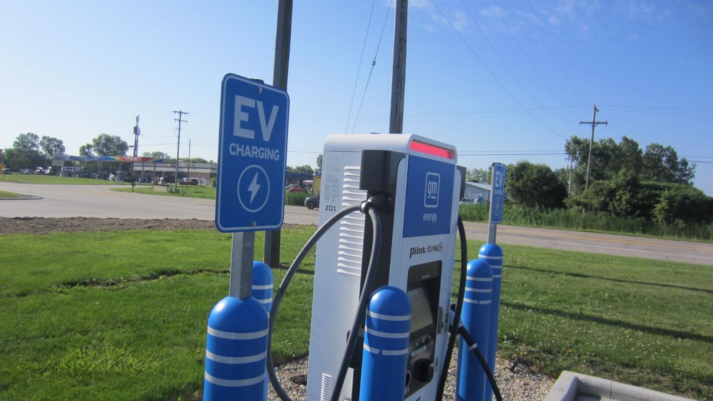 A close-up of a charging station

AI-generated content may be incorrect.