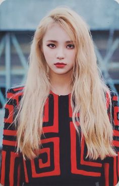 This contains an image of LOONA's Jinsoul – Max&Match on red and black outfit
