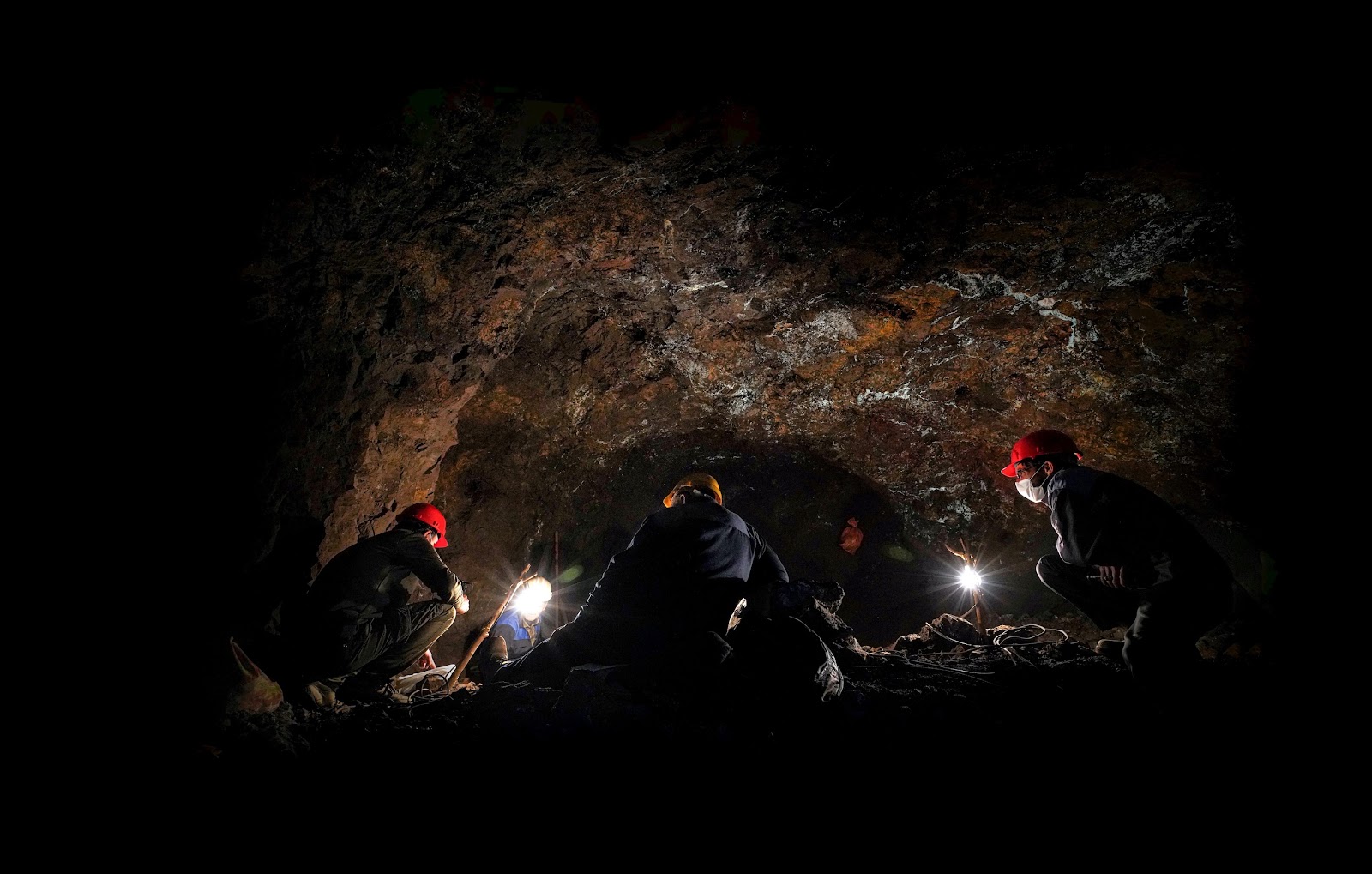 mineros trabajando.