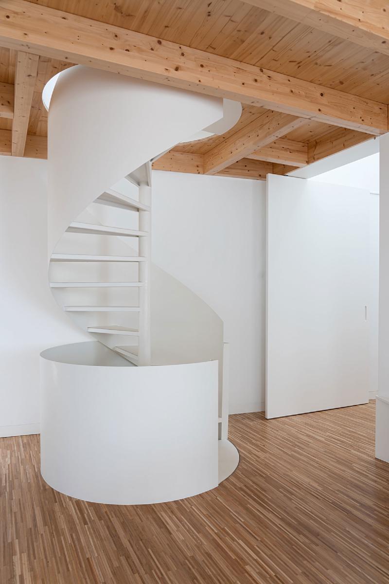 Escalier hélicoïdal design - créé par ESTUDIO ODS, tiré du site “Divisare”