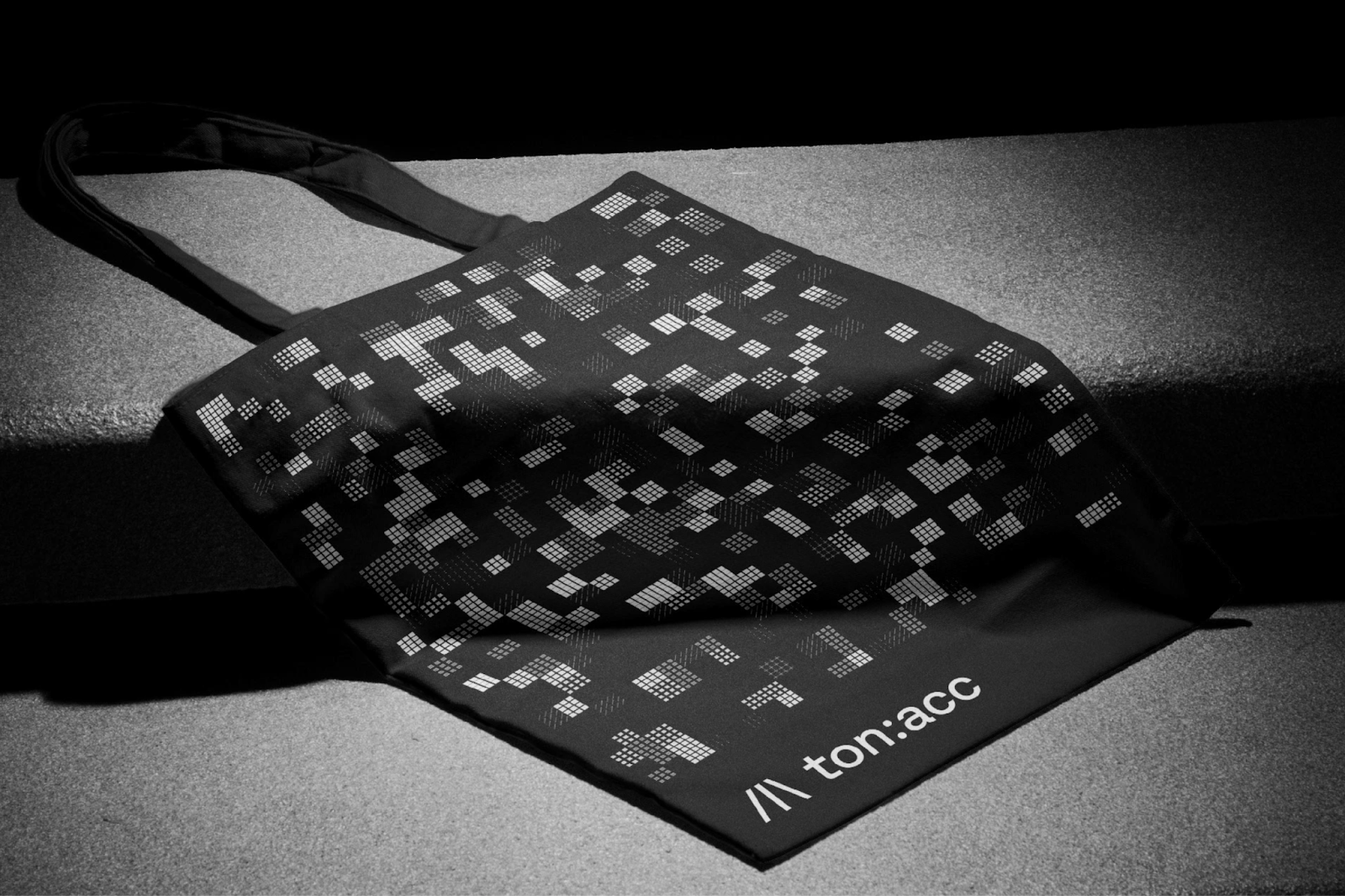 Image from the A Look at ton:acc's Distinctive Branding and Visual Identity article on Abduzeedo