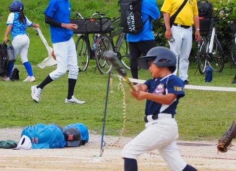 野球をしている子供たち

AI によって生成されたコンテンツは間違っている可能性があります。