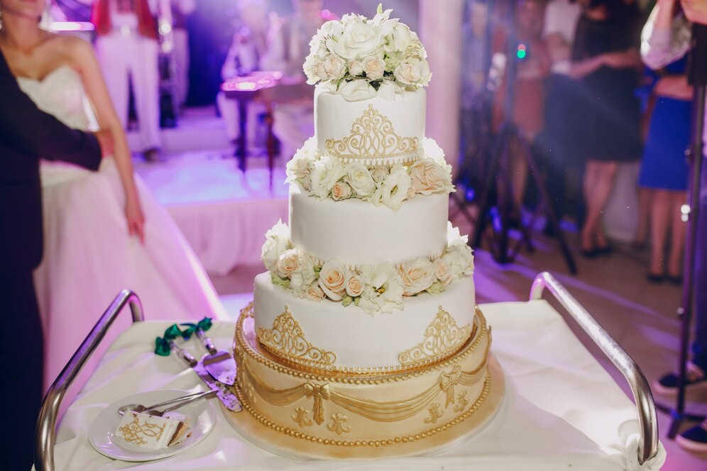 Showstopping Wedding Cake & Desserts