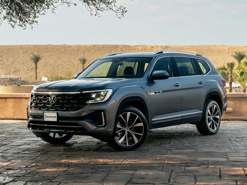 تشكيلة فولكس فاجن 2025 تقدم طرازات SUV متنوعة بمزايا متقدمة، مقصورات رحبة، وتقنيات أمان حديثة تناسب جميع الاحتياجات. 