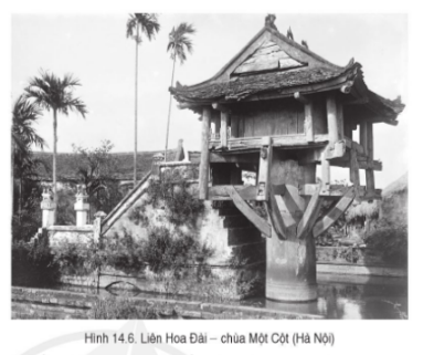 BÀI 14. CÔNG CUỘC XÂY DỰNG ĐẤT NƯỚC THỜI LÝ (1009- 1225)1. Sự thành lập nhà LýCâu 1: Đọc thông tin, tư liệu và quan sát hình 14.1, hãy trình bày sự thành lập nhà Lý và đánh giá sự kiện Lý Công Uẩn dời đô từ Hoa Lư ra Đại La.Đáp án chuẩn:- Cuối năm 1009, vua Lê Long Đĩnh mất, các đại thần và tăng quan trong triều đã tôn Lý Công Uẩn lên ngôi vua. Nhà Lý được thành lập, đóng đô tại Hoa Lư (Ninh Bình).- Thành Đại La: nằm giữa khu vực trời đất, được thế rồng cuộn hổ ngồi, chính giữa nam bắc đông tây, tiện nghi núi sông sau trước. 2. Tình hình chính trịCâu 1: Đọc thông tin và quan sát sơ đồ hình 14.1, hãy mô tả những nét chính về tình hình chính trị và rút ra nhận xét về tổ chức bộ máy nhà nước dưới thời Lý.Đáp án chuẩn:Quân đội thời Lý gồm hai bộ phận: cấm quân (bảo vệ vua, kinh thành) và quân địa phương (bảo vệ các lộ, phủ).  3. Tình hình kinh tếCâu 1: Đọc thông tin, tư liệu và quan sát các hình từ 14.2 đến 14.4, hãy cho biết:- Nhà Lý đã thực hiện những chính sách gì để phát triển sản xuất nông nghiệp?- Những nét chính về thủ công nghiệp và thương nghiệp thời Lý.Đáp án chuẩn:- Tổ chức lễ Tịch điền, khai khẩn đất hoang, đào kênh mương, đắp đê, ban hành lệnh cấm giết trâu bò để bảo vệ sức kéo.+ Thủ công nghiệp:  dệt lụa, làm đồ gốm, đồ trang sức, đúc đồng, rèn sắt,...; Tượng chùa Quỳnh Lâm, tháp Báo Thiên, chuông Quy Điền là những công trình nổi tiếng đương thời được tạo dựng bởi thợ thủ công người Việt.+ Thương nghiệp: Thăng Long trở thành trung tâm thủ công nghiệp và thương nghiệp của Đại Việt.4. Tình hình xã hộiCâu 1: Đọc thông tin và quan sát sơ đồ 14.2, hãy mô tả đời sống xã hội thời Lý.Đáp án chuẩn:Vua, quý tộc, quan lại là bộ phận thống trị. Nông dân chiếm đa số. Mâu thuẫn xã hội chưa gay gắt.5. Thành tựu giáo dục và văn hóaCâu 1: Đọc thông tin và quan sát các hình từ 14.5 đến 14.7 hãy:- Giới thiệu một số thành tựu giáo dục thời Lý.- Nêu một số thành tựu văn hoá chủ yếu thời Lý.Đáp án chuẩn:- Năm 1076, vua Lý Nhân Tông cho mở Quốc Tử Giám để dạy học cho các hoàng tử, công chúa, con em quý tộc, quan lại, người học giỏi đến học tập.- Phật giáo thịnh hành, được đông đào quý tộc, quan lại và các tầng lớp nhân dân tin theo. LUYỆN TẬP- VẬN DỤNG