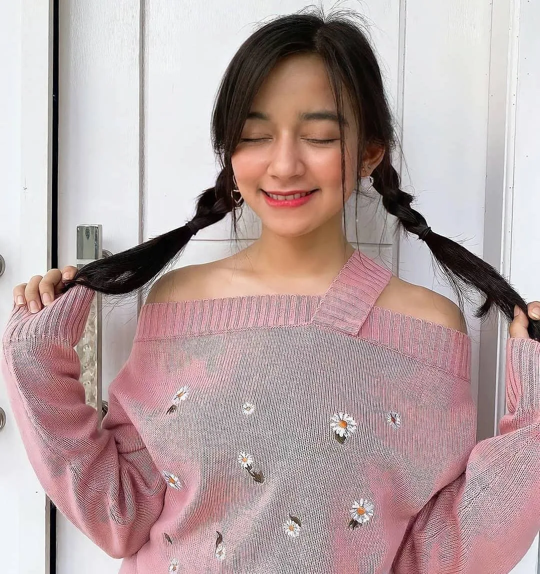 Gadis Cantik Membuat Dunia Terasa Membeku, gadis cantik, dunia membeku, cewek memesona