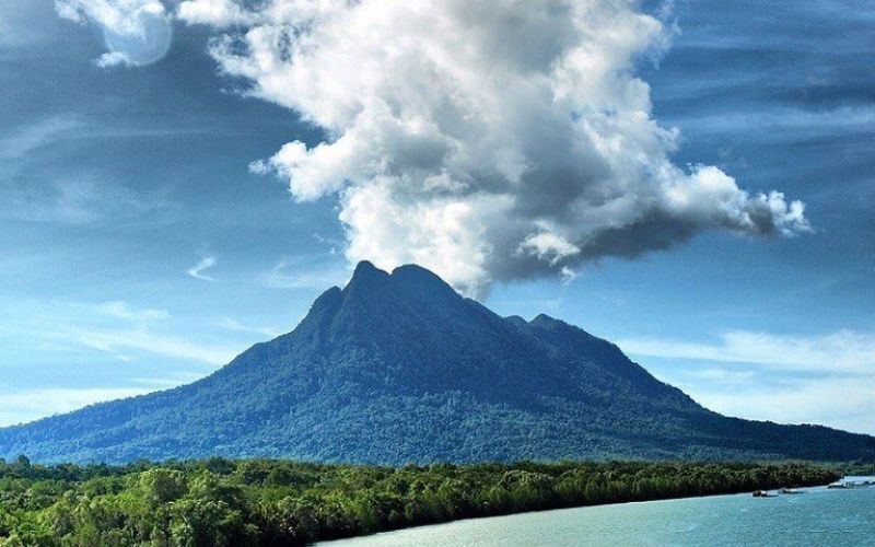 gunung di kalimantan