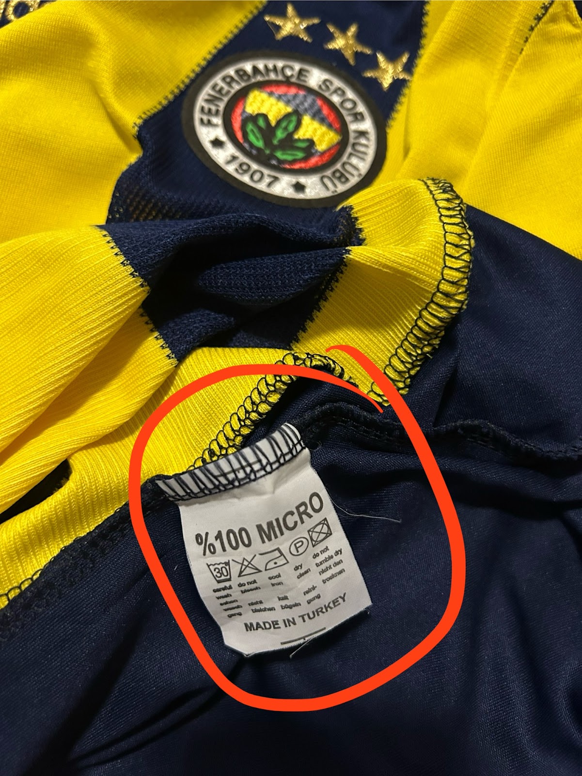 Fake Adidas shirt label