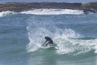 Sophia Medina segue na busca por uma vaga no CT 2025 em Saquarema (Foto: WSL / Daniel Smorigo)