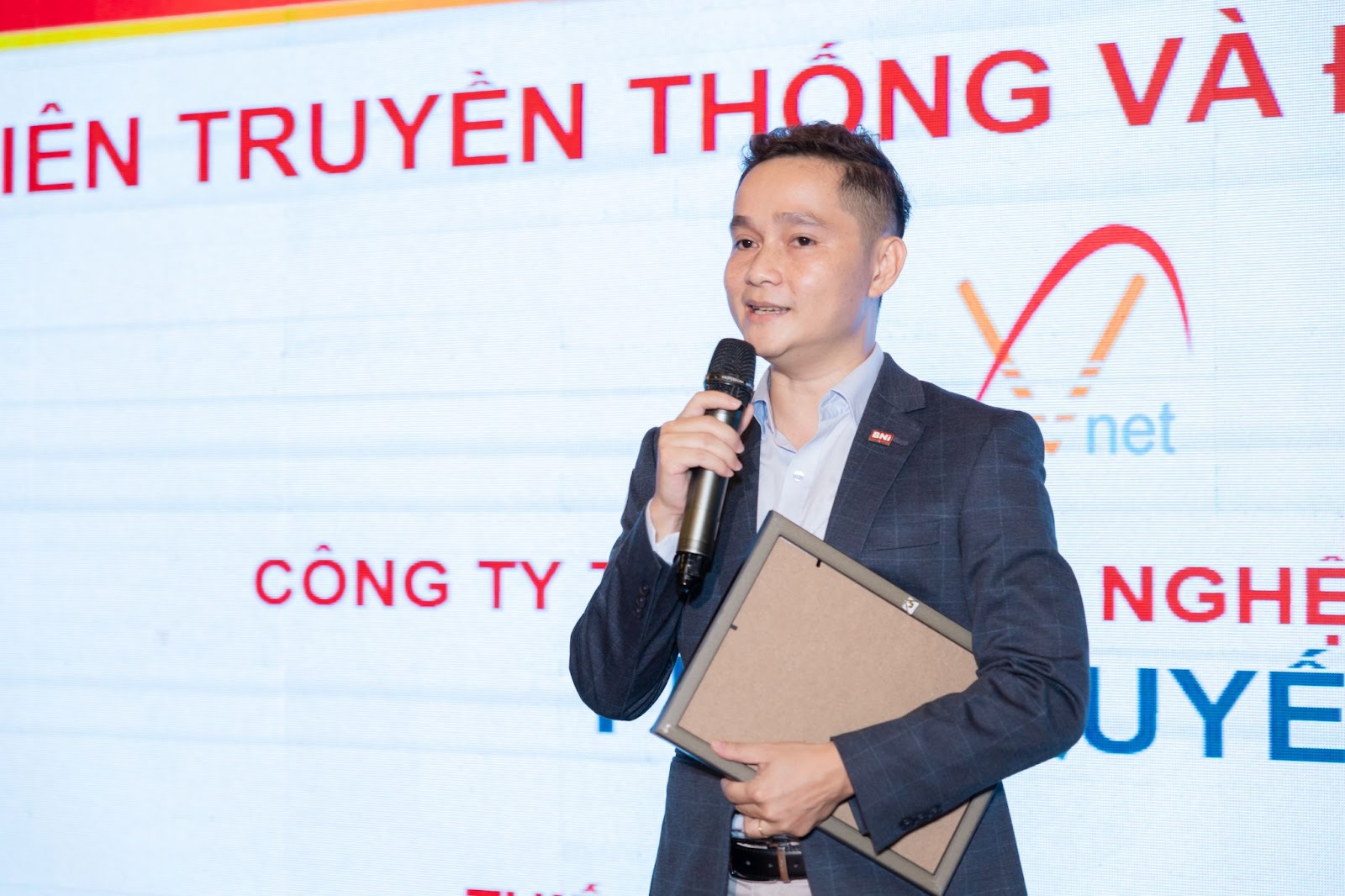 Vinh danh thành viên truyền thông và đổi mới Vinh danh thành viên truyền thông và đổi mới