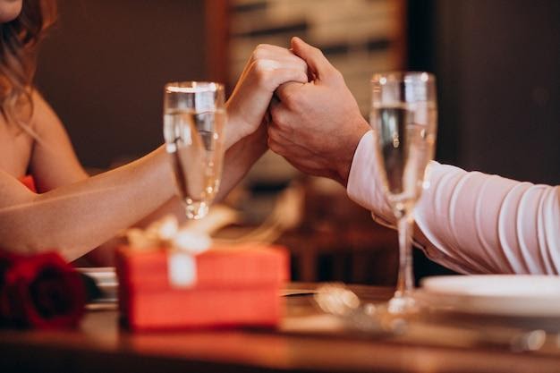 Romantic Dinners: The Secret to a Happy Relationship