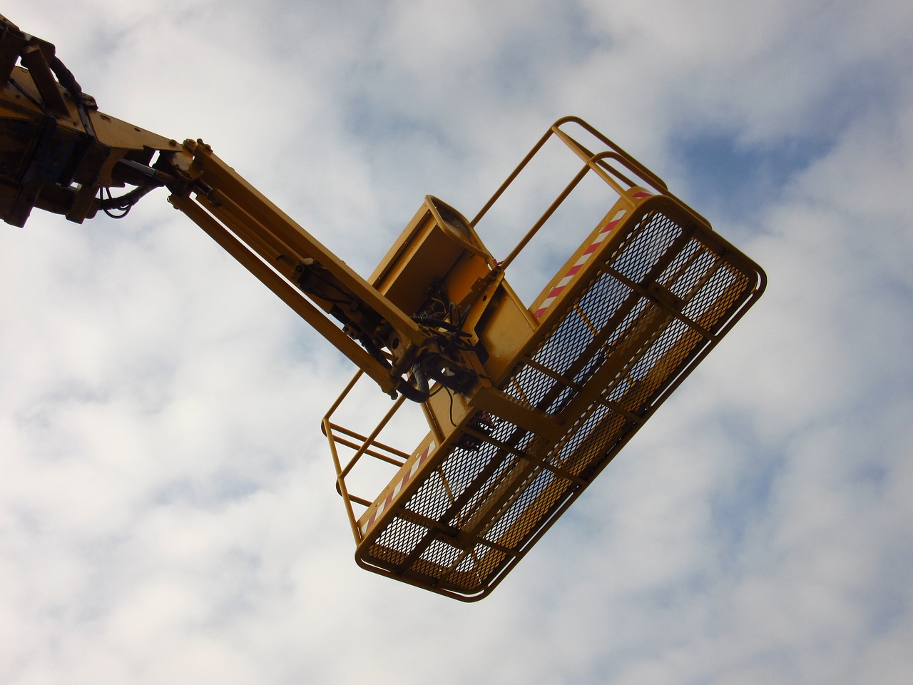 Tips for Choosing the Right Lifting Solutions to Boost Productivity and Safety in Your Firm