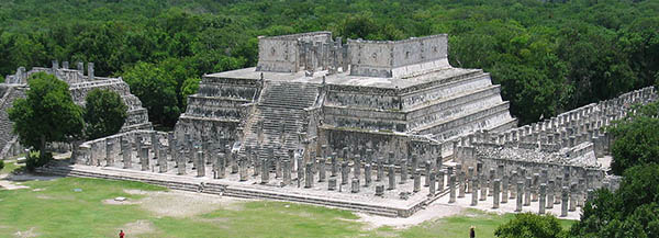 1280px-Templo_de_los_Guerreros