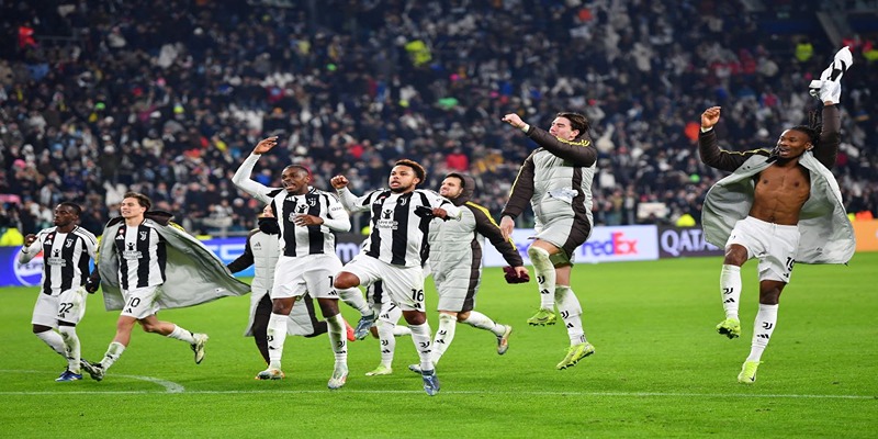 Juventus giữ ngôi đầu bảng G