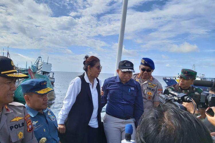 Menteri Kelautan dan Perikanan Susi Pudjiastuti saat penenggelaman kapal di Perairan Tanjung Datuk, Kalimantan Barat, Minggu (6/10/2019). 