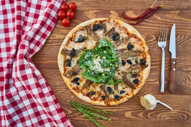 A pizza on a table

Description automatically generated