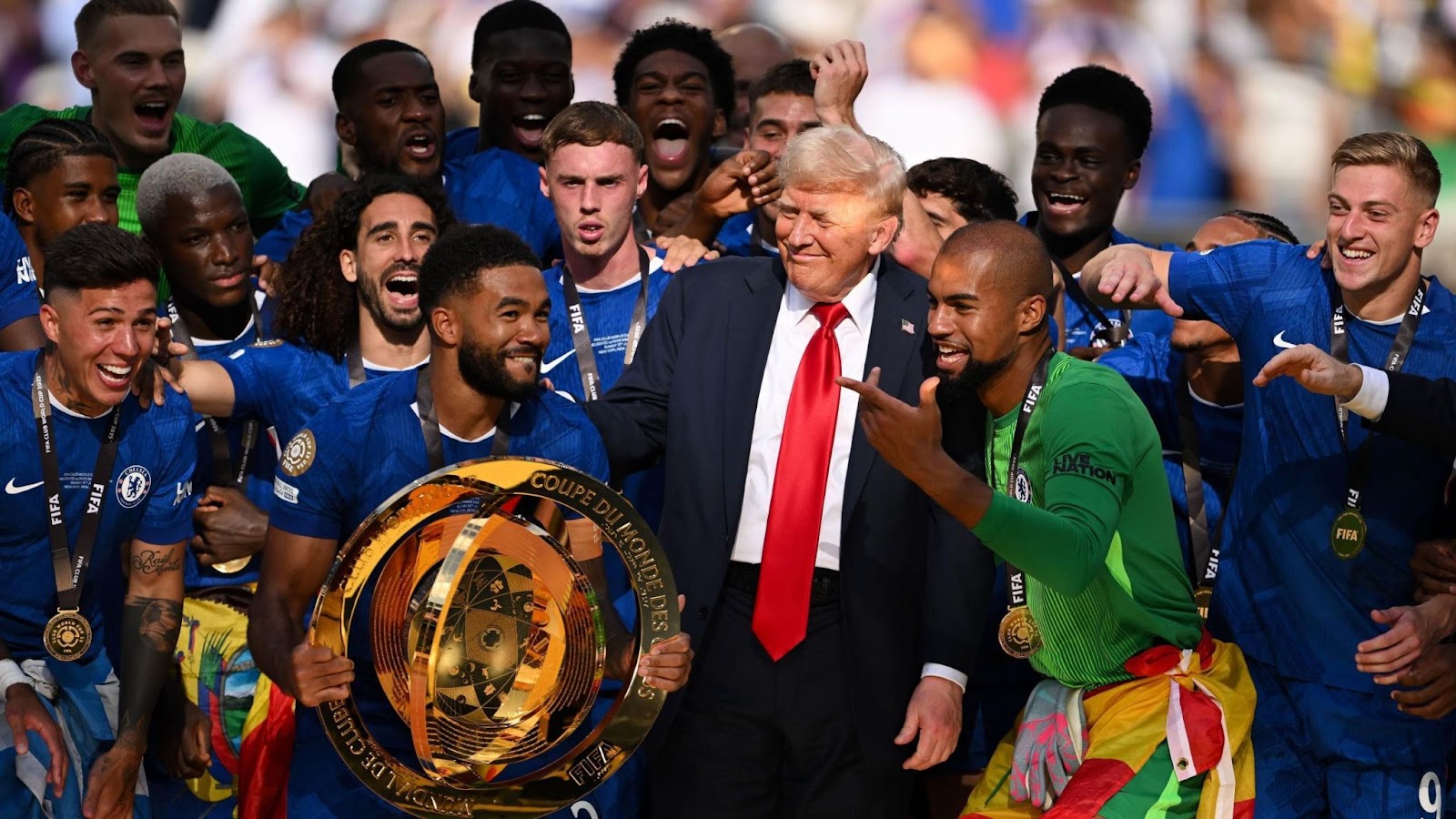 Трофей Клубного чемпионата мира Челси вручил президент США Дональд Трамп